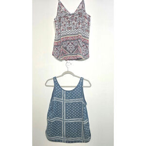 Womens tops bundle of 2. Both are size small